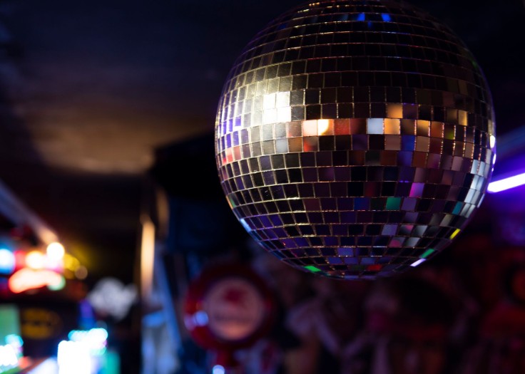 nacht donker duister feest (vergroot foto)